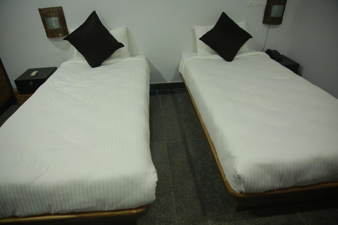 Lokis Forest Inn Hyderabad Bagian luar foto