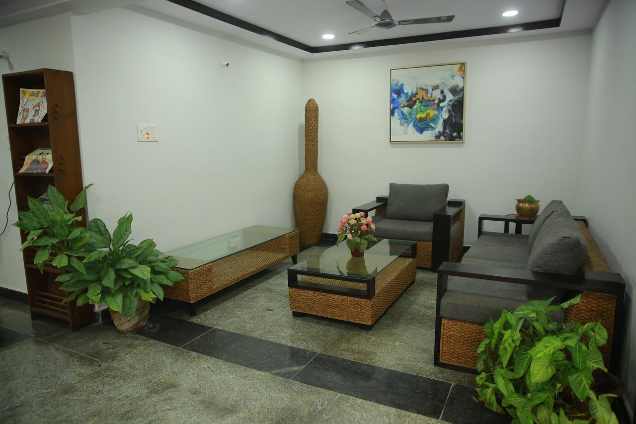 Lokis Forest Inn Hyderabad Bagian luar foto