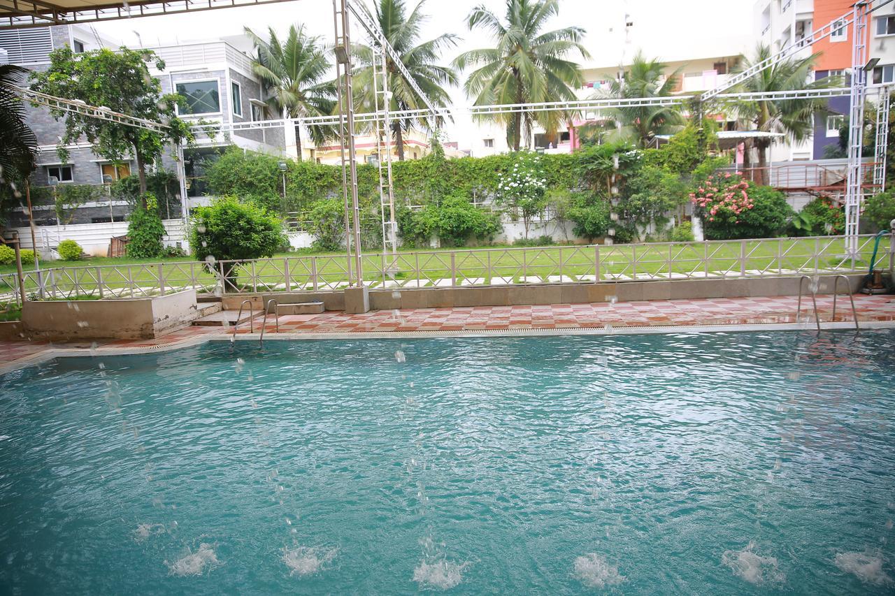 Lokis Forest Inn Hyderabad Bagian luar foto