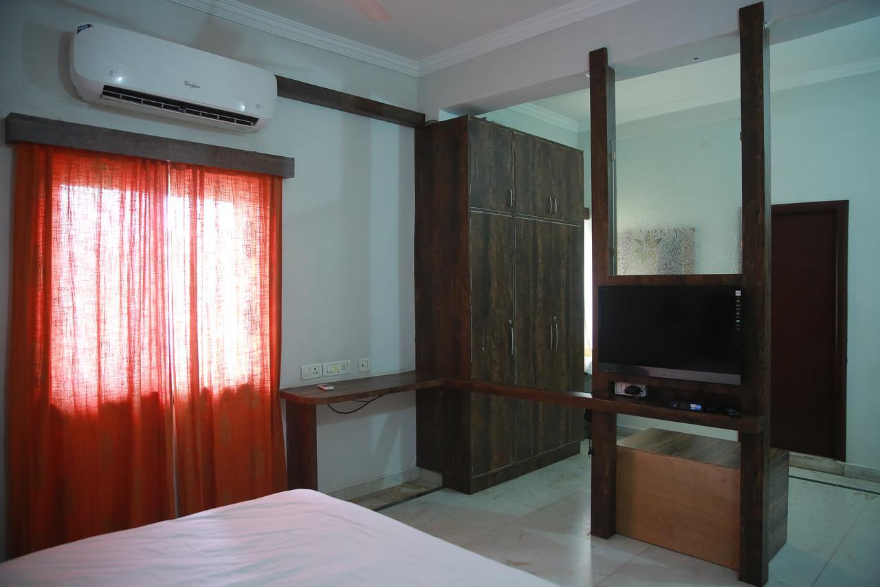 Lokis Forest Inn Hyderabad Bagian luar foto