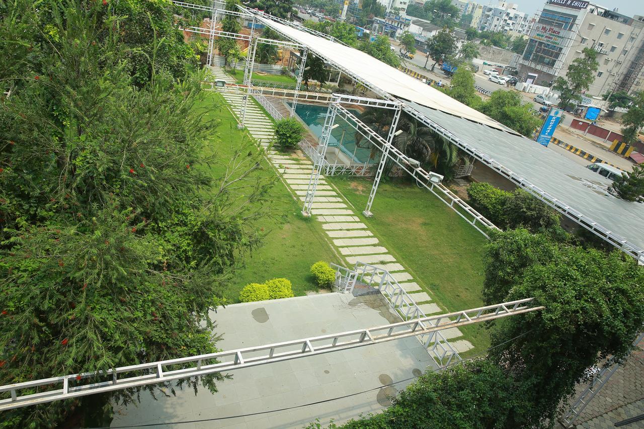 Lokis Forest Inn Hyderabad Bagian luar foto